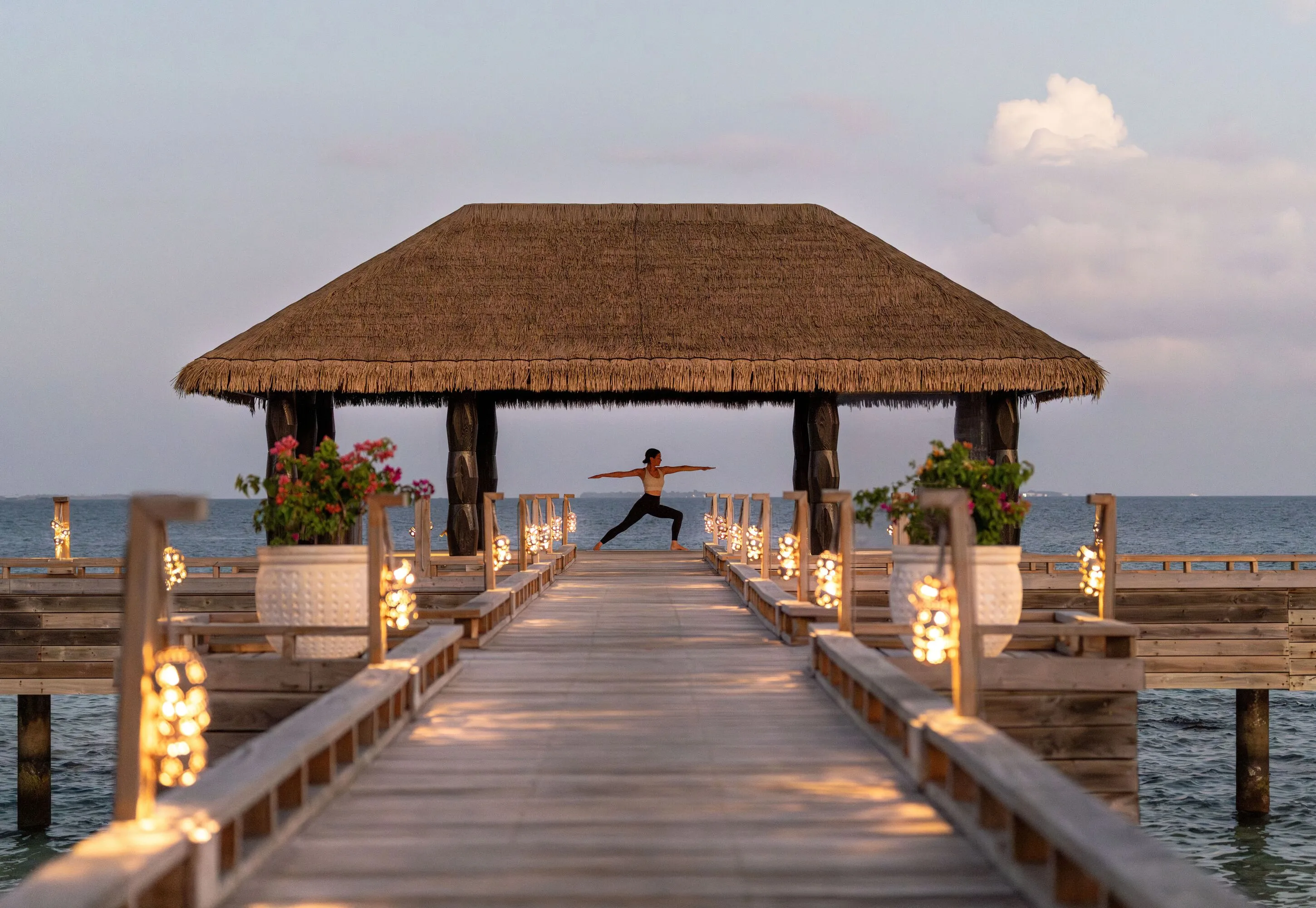 An overwater treatment room at the JOALI Spa by ESPA with glass flooring looking down into the lagoon